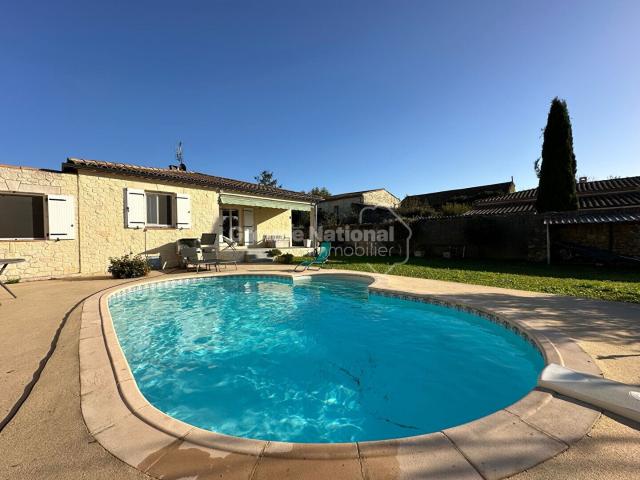 À VENDRE sur Redessan: Villa de plain pied 3 chambres, avec pi