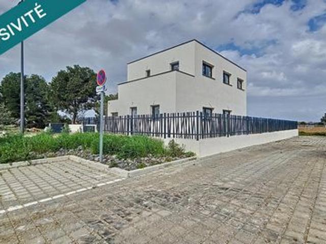 A Vendres villa de 148 m² quatre chambres, garage, piscine sur une parcelle de 627 m²