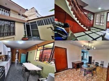 A VENTA DE OCASIÓN CASA DE 3 PISOS A PASOS DE AV SUCRE CON SUPER UBICACIÓN