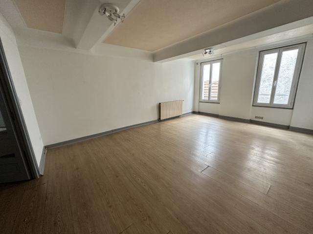 A VILLENEUVE SUR LOT, GRAND APPARTEMENT T3 DE 108M2