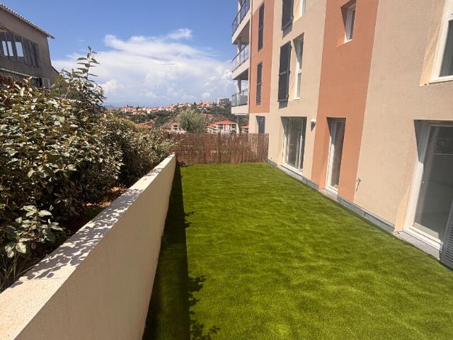 A VISITER ! Saint Raphaël appartement 3 pièces de 76 m2 avec jardin, cave et parking