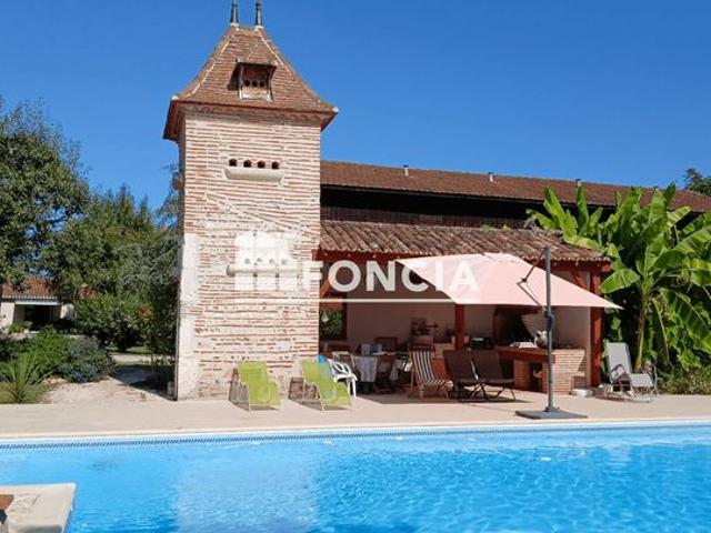 A VOIR ABSOLUMENT Maison en pierre avec gîte dans un très beau parc arboré avec piscine