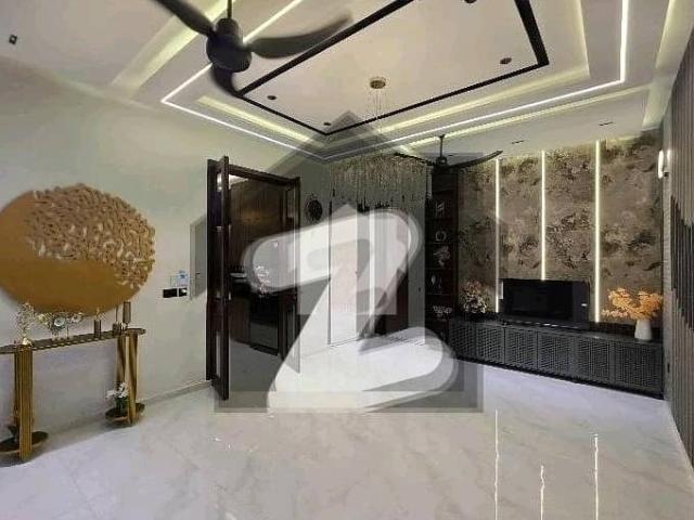 A Well Designed Corner House Is Up For sale In An Ideal Location In Lahore