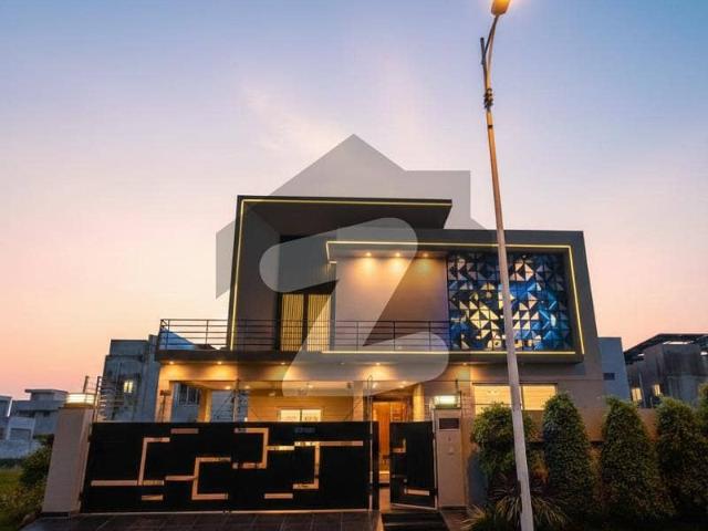 A Well Kept 1 Kanal Home with Mature Comfort