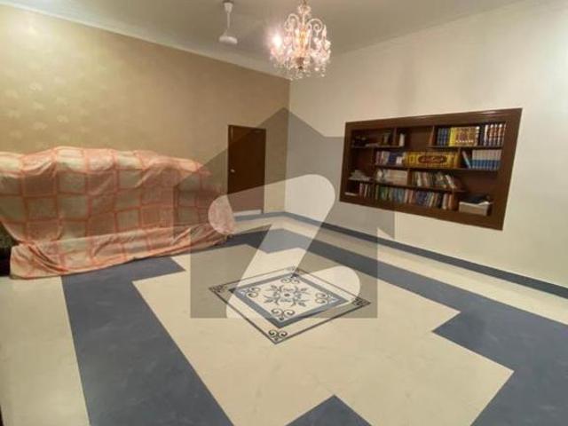 A Well Maintained And Spacious Bungalow On Commercial Semi Commercial Rent PECHS Block 6