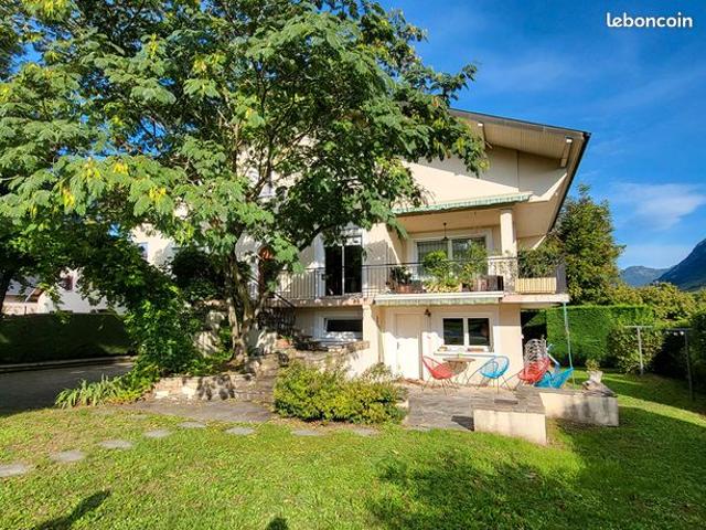 A 15 Minutes de Chambéry Porte de savoie commune de francin maison 235m2 5ch 3 salles d'eau 835m2 de terrain