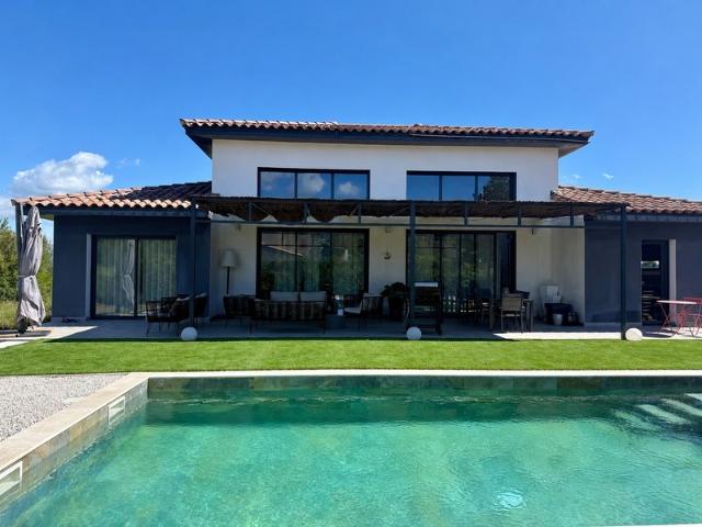 VILLA CONTEMPORAINE SECTEUR PIC SAINT LOUP VUE EXCEPTIONNELLE