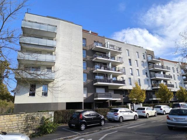A 15 mn A PIEDS DE LA PLACE WILSON T3 dans résidence de standing avec ascenseur