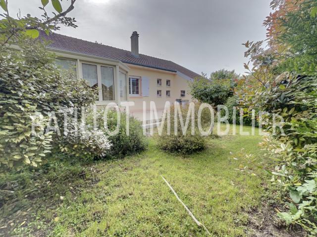 A 15 mn du centre ville de REIMS, MAISON DE PLAIN PIED SUR 900 M2 DE TERRAIN