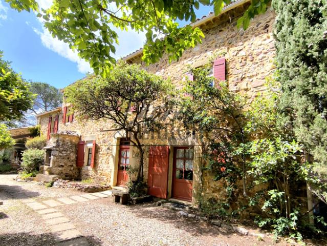 A 15 mn d'Uzès Belle Propriété en campagne