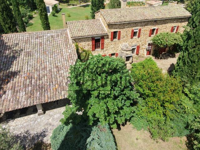 A 15 mn d'Uzès Belle Propriété en campagne 230m² Uzès