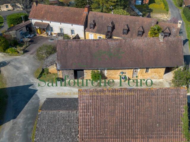 À 15km au Nord de Sarlat Périgord Noir 186m² Saint Geniès