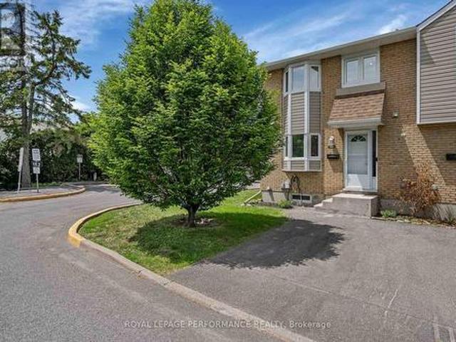 A 1780 Lamoureux Drive, Ottawa, ON, K1E 2N4 townhouse for sale | Listing ID X13456 | Royal LePage