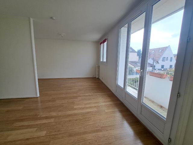 A 19 min de la gare à pieds F4 en bon état avec balcon et cave