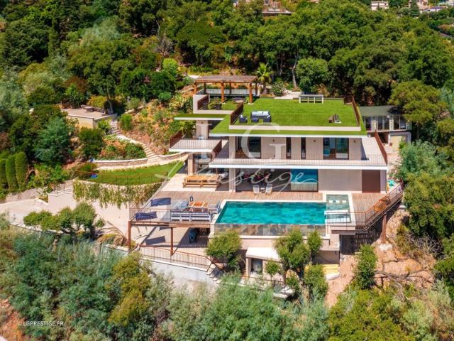À 10 min de Mandelieu – Villa d’architecte dans domaine fermé