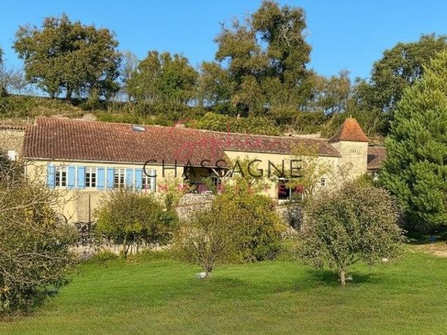 A 10 min de Nérac, sur plus de 4 hectares, propriété équestr. 222m² Nérac