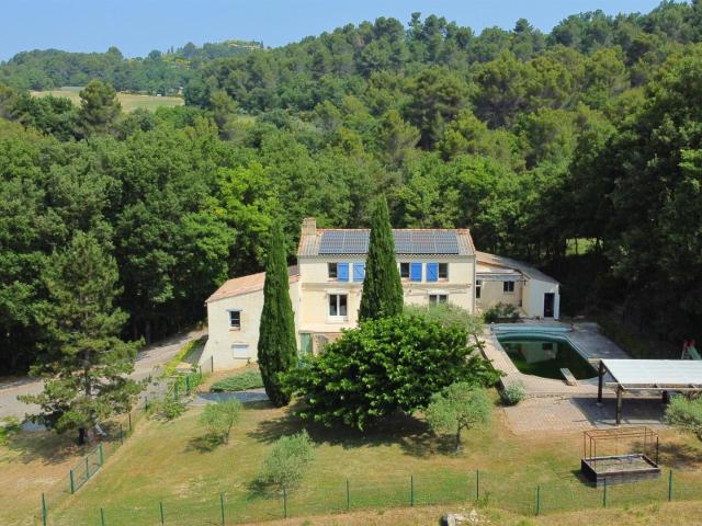 À 10 min de Pierrevert Grande maison familiale avec terrain. 325m² Pierrevert