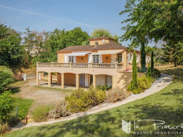 À 10 minutes d'Albi, maison familiale de plus de 200 m² avec. 204m² Dénat