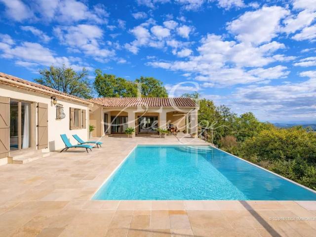 A 10 minutes de CALLIAN Superbe villa avec vue dégagée jusqu'à la mer, au calme absolu