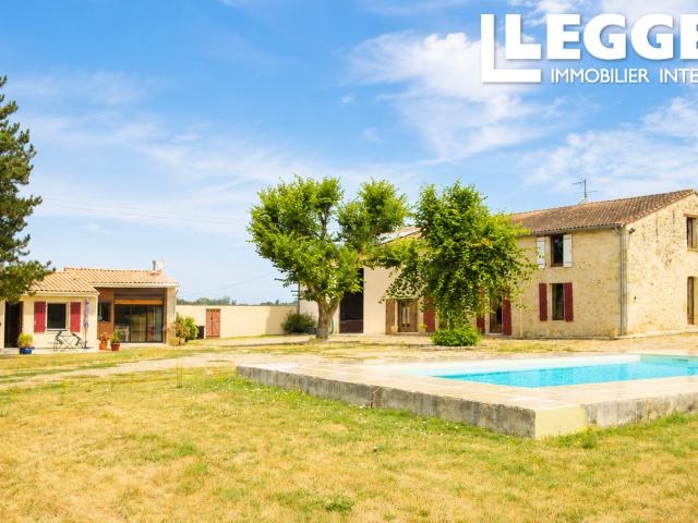 A 10 minutes de Duras, ancienne propriété viticole comprenant une maison principale, un gîte et une piscine