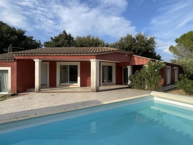A 10 minutes d'Uzès, villa de plain pied avec jardin, piscin. 125m² Collias