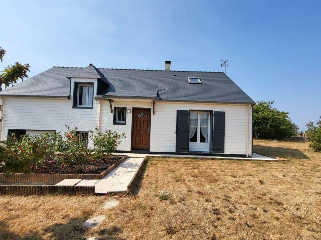 A 10 mn de Saint Mars La Jaille, maison trois chambres, bureau, sous sol sur un grand terrain