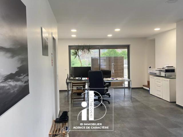 A 10 MNS DE FONTAINEBLEAU LOCAL COMMERCIAL DE 124 M² A LOUER