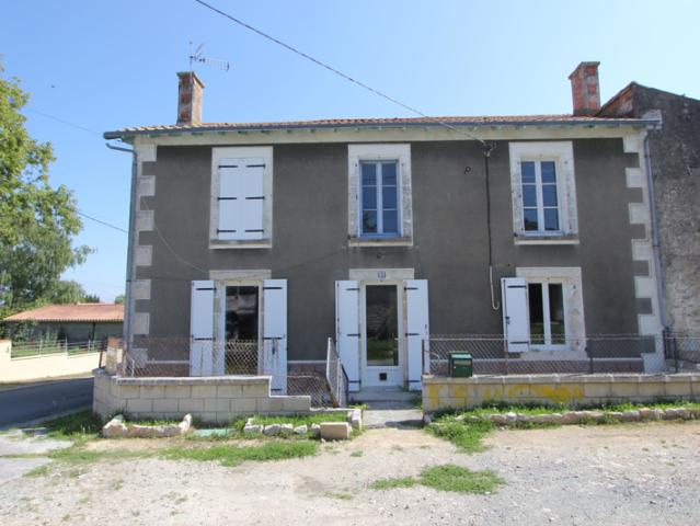 À 12 km de NIORT, proche de PRAHECQ, maison à finir de rénov