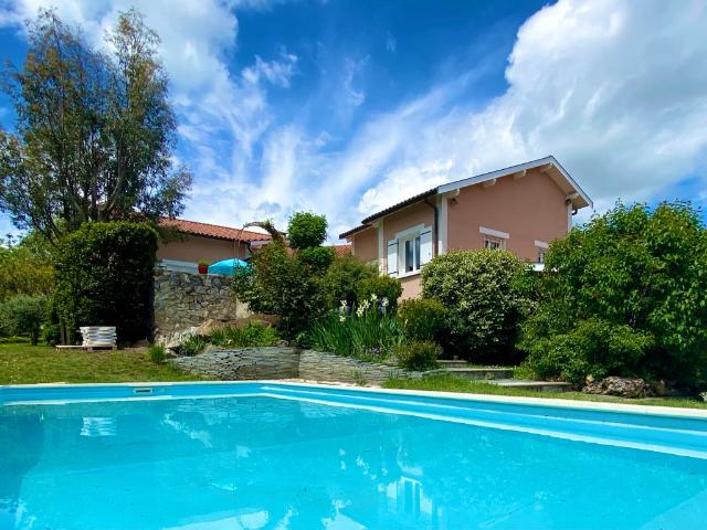 A 13 MN DE BRIGNAIS, GRANDE VILLA DE PLAIN PIED 4CH + ANNEXES SUR 1200 M2 DE TERRAIN