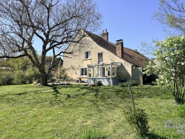 A 1h30 de Paris A6, 10 mn de Toucy, Maison ancienne de 75 m2. 75m² Toucy