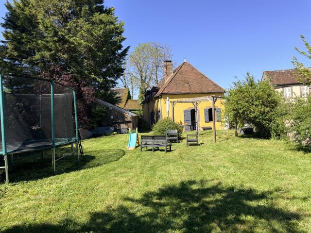 A 1h30 de Paris A6 et 5 mn de Toucy, Jolie Maison Ancienne 1. 106m² Dracy