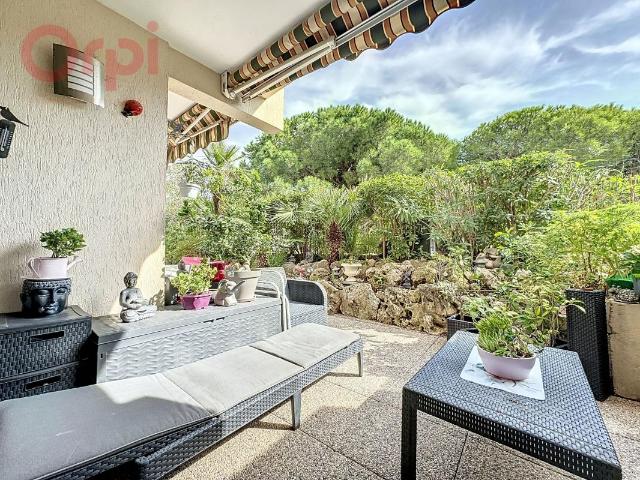 A 200 m. des plages, 3 pièces avec terrasses et jardin 50 m2 environ + garage + cave