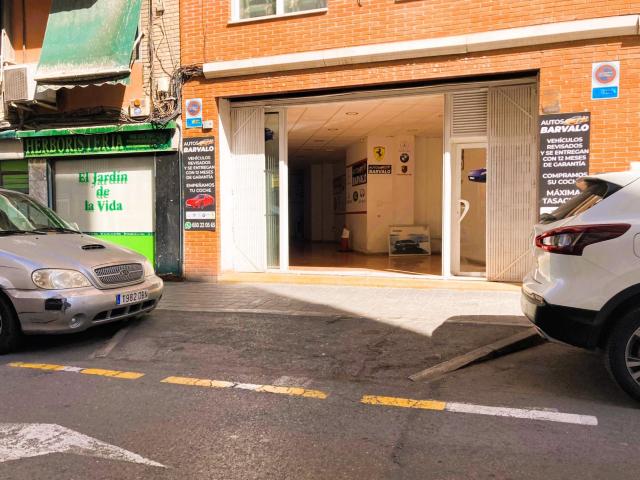 ¡ A 200m DE PLAZA PIO XII, LOCAL CON VADO EN EXCELENTE UBICACIÓN !