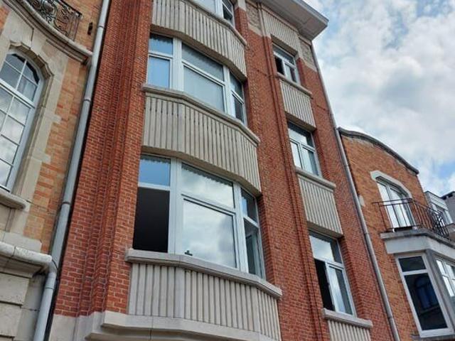 A 2 bedroom 90 m2 flat in Ixelles