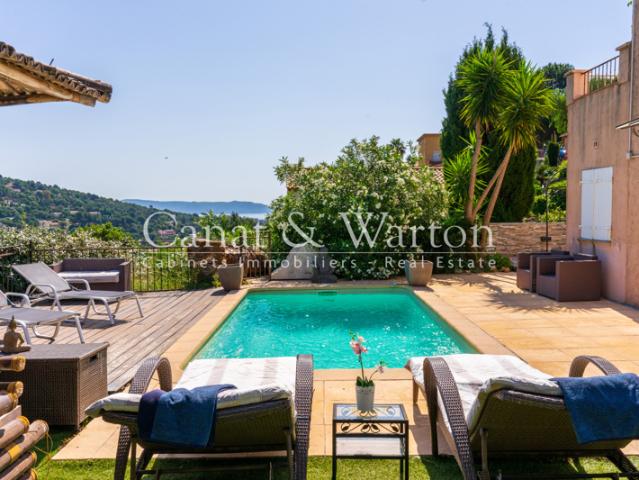 À 2 KMS DE LA PLAGE: VILLA À CAVALAIRE AVEC VUE MER & PISCIN