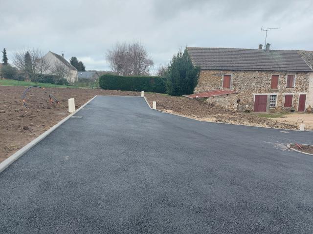 A 2 Kms d'ORGERUS TERRAIN VIABILISE