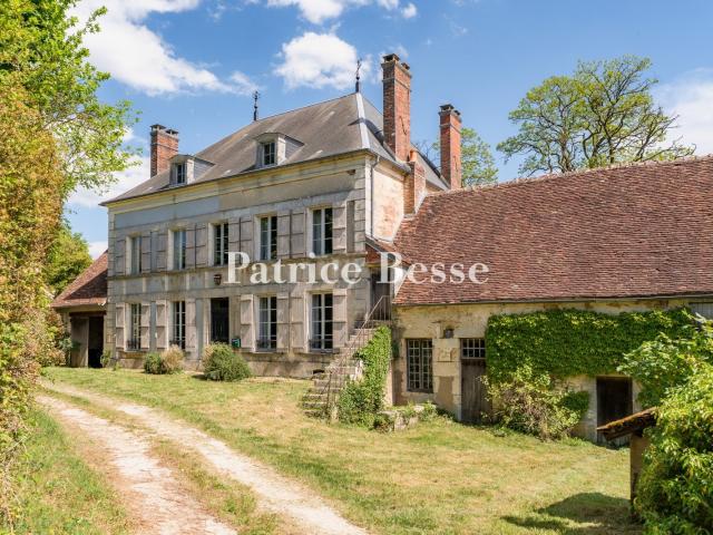À 2 h de Paris, en Bourgogne, à la lisière de la Puisaye, un. 240m² Cosne Cours sur Loire