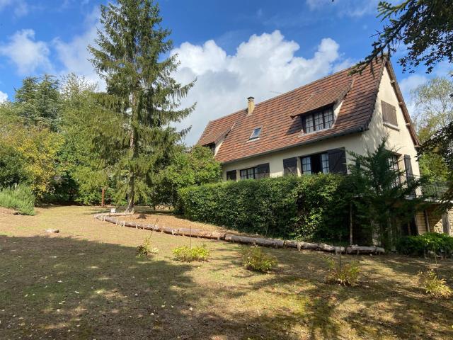 A 2 mn Coulanges sur Yonne, Pavillon de 196 m2 élevé sur sou. 196m² Coulanges sur Yonne