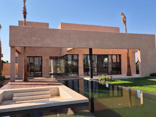 A 2 mn de l’hôtel Selman, dans un domaine intimiste, villas luxueuses avec piscine
