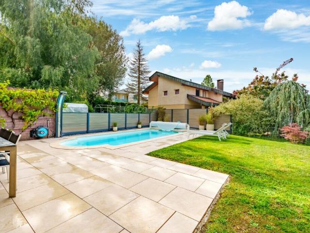 A 2 minutes de Payerne, villa d'architecte de 7.5 pièces avec piscine chauffée et jacuzzi