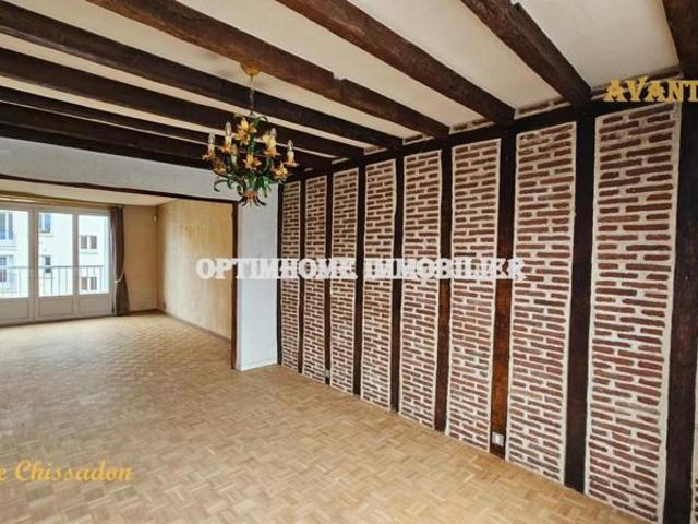 A 2 PAS DU CENTRE VILLE JOLI APPARTEMENT TRAVERSANT DE TYPE 4 LUMINEUX ET AVEC BEAU POTENTIEL