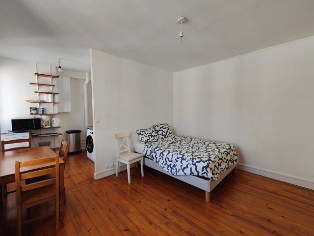 A 2 pas de la rue Cler Appartement T1 23 m² Meublé