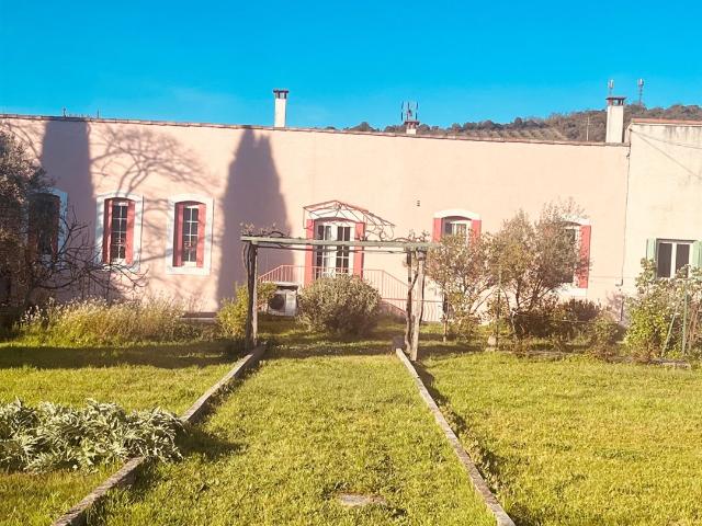 A 2 pas de Limoux, maison de village, bon état. 99m² Pieusse