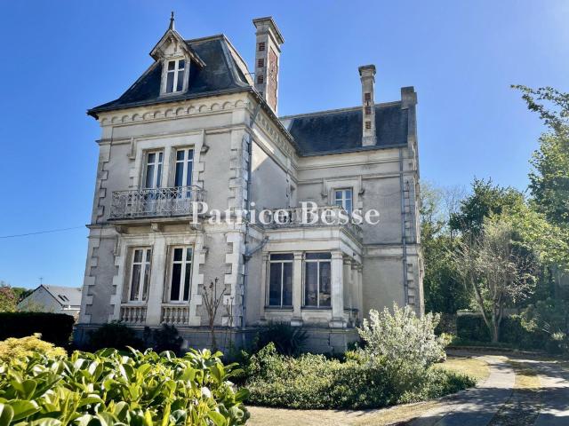 À 35 min au nord ouest d'Angers, une maison de maître 1900 a. 270m² Segré