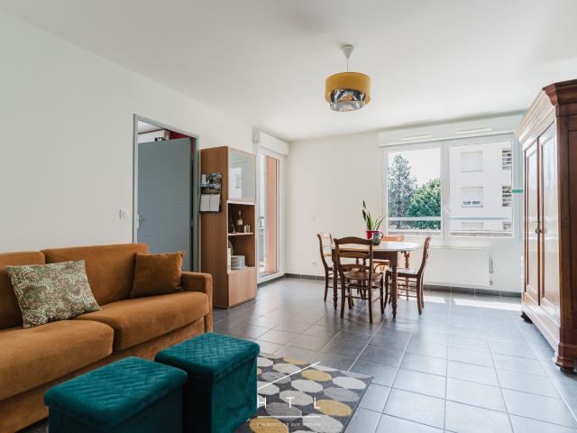 A 300m de Lyon 8 Appartement T3 de 60 m2 avec balcon garage en sus