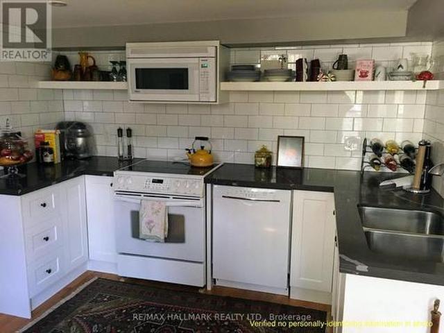 A 306A Clendenan Avenue, Toronto, ON, M6P 2X3 house for lease | Listing ID W13429 | Royal LePage