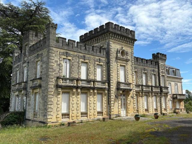 À 31 km DE BORDEAUX: DOMAINE XVIIe & XIXe Secteur Langoiran