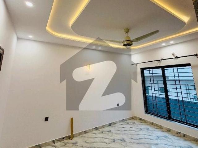 A 3200 Square Feet House In Islamabad Is On The Market For sale G 9/3