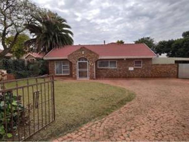a 3 bedroom house on the market in ladium