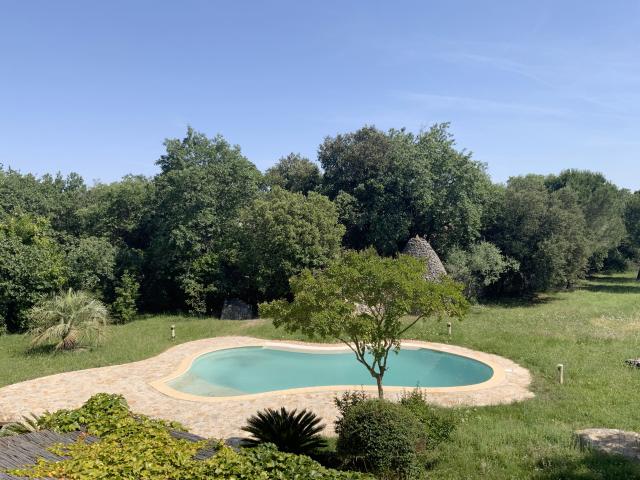 A 3 km d'Uzès, belle bastide sur 4200 m2 de terrain avec piscine